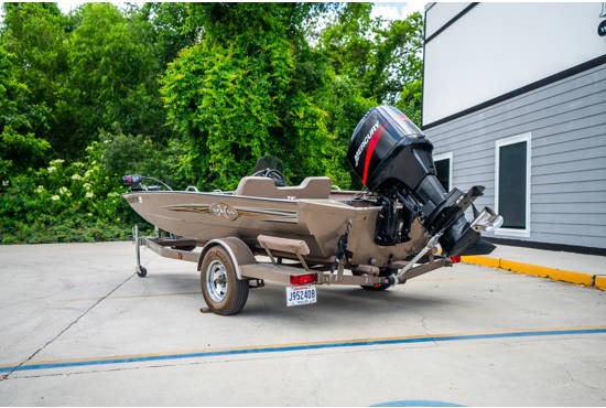 Best Budget Fishing Boat: 2002 Xpress X54 Bass Boat